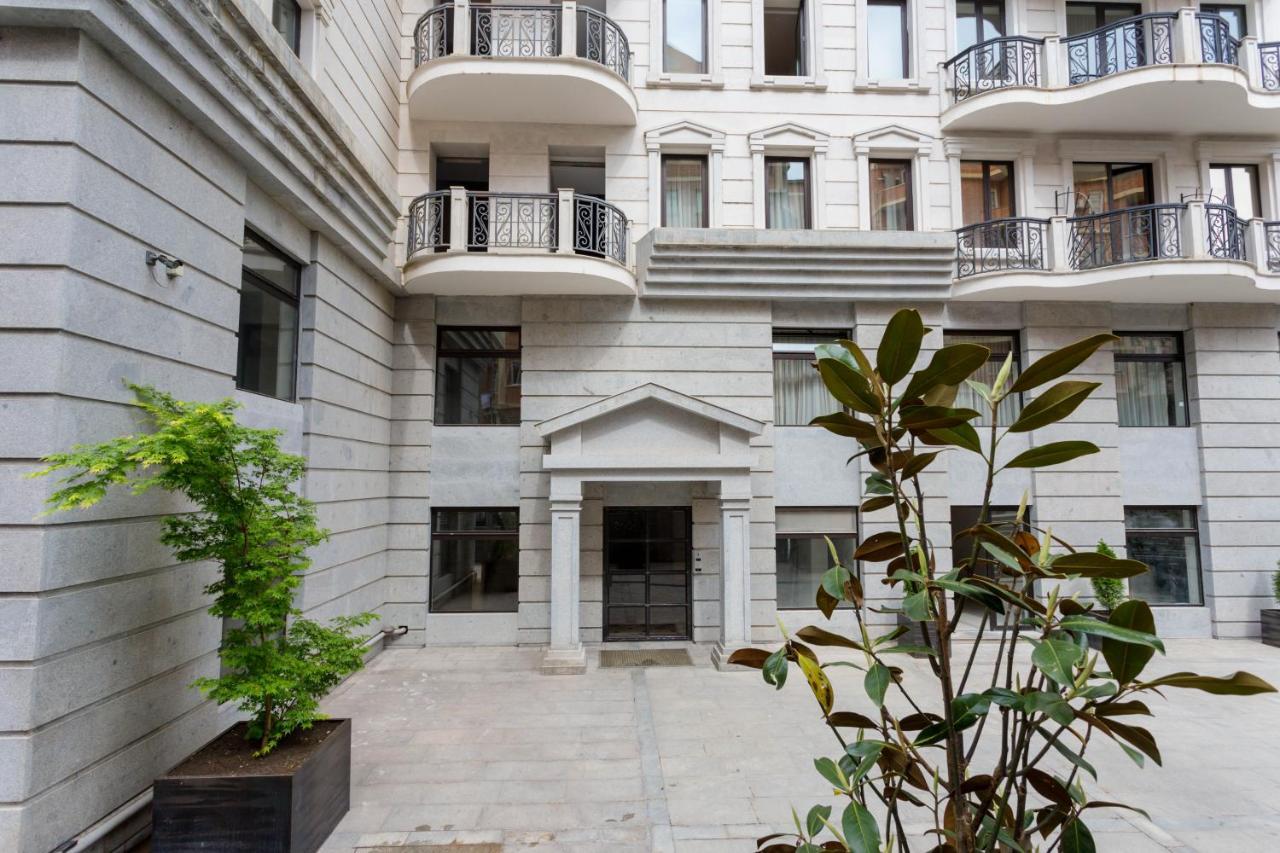 Downtown Two-Bedrom Apartment Tbilisi Buitenkant foto