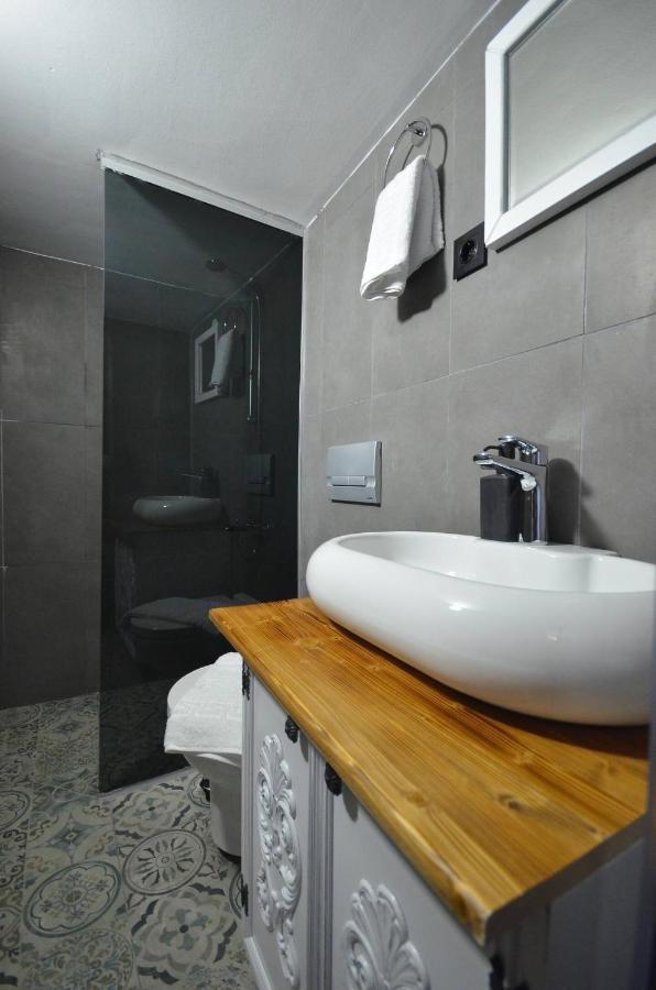 Downtown Two-Bedrom Apartment Tbilisi Buitenkant foto